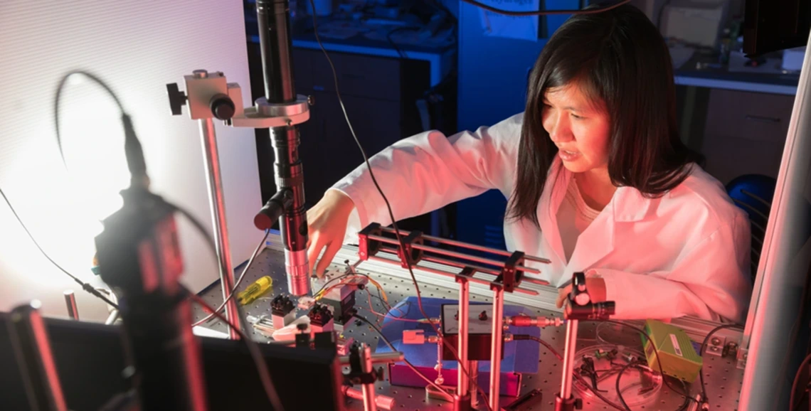 Judith Su working in the Little Sensor Lab