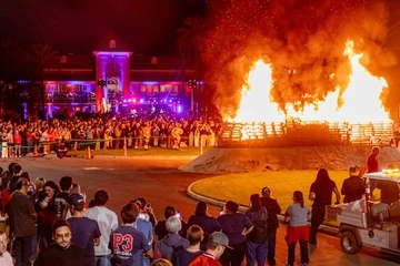 bonfire at U of A Homecoming rally