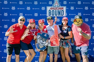 six engineering alumni holding swag